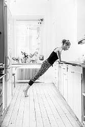 PILATES - Kristina Modig - Köksträning - armhävning